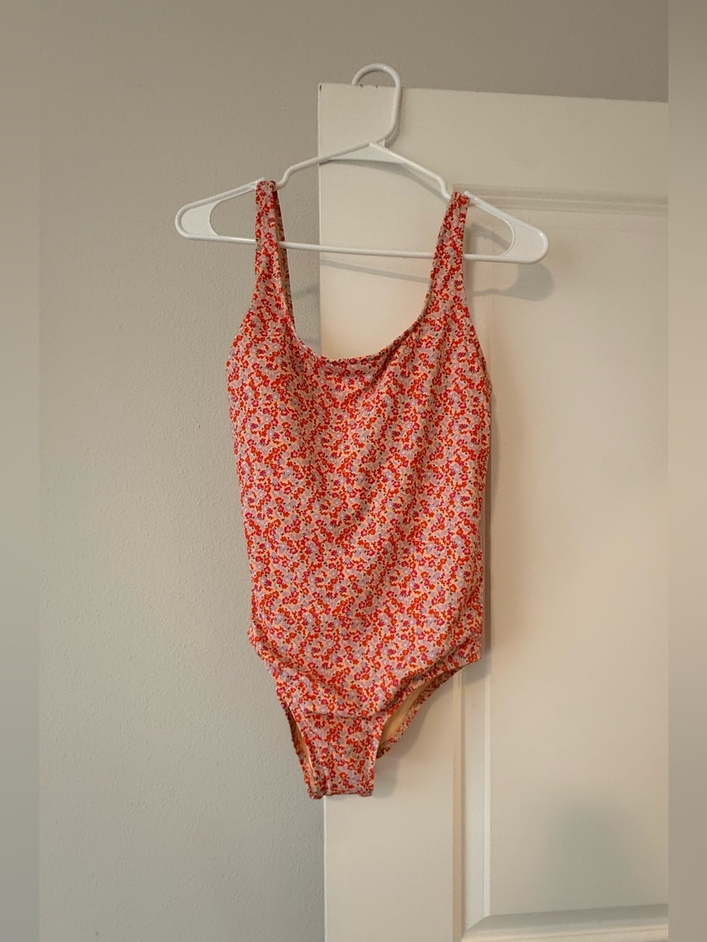 Amazon Essentials Kids One-Piece Swimsuit - Pink and Orange Floral